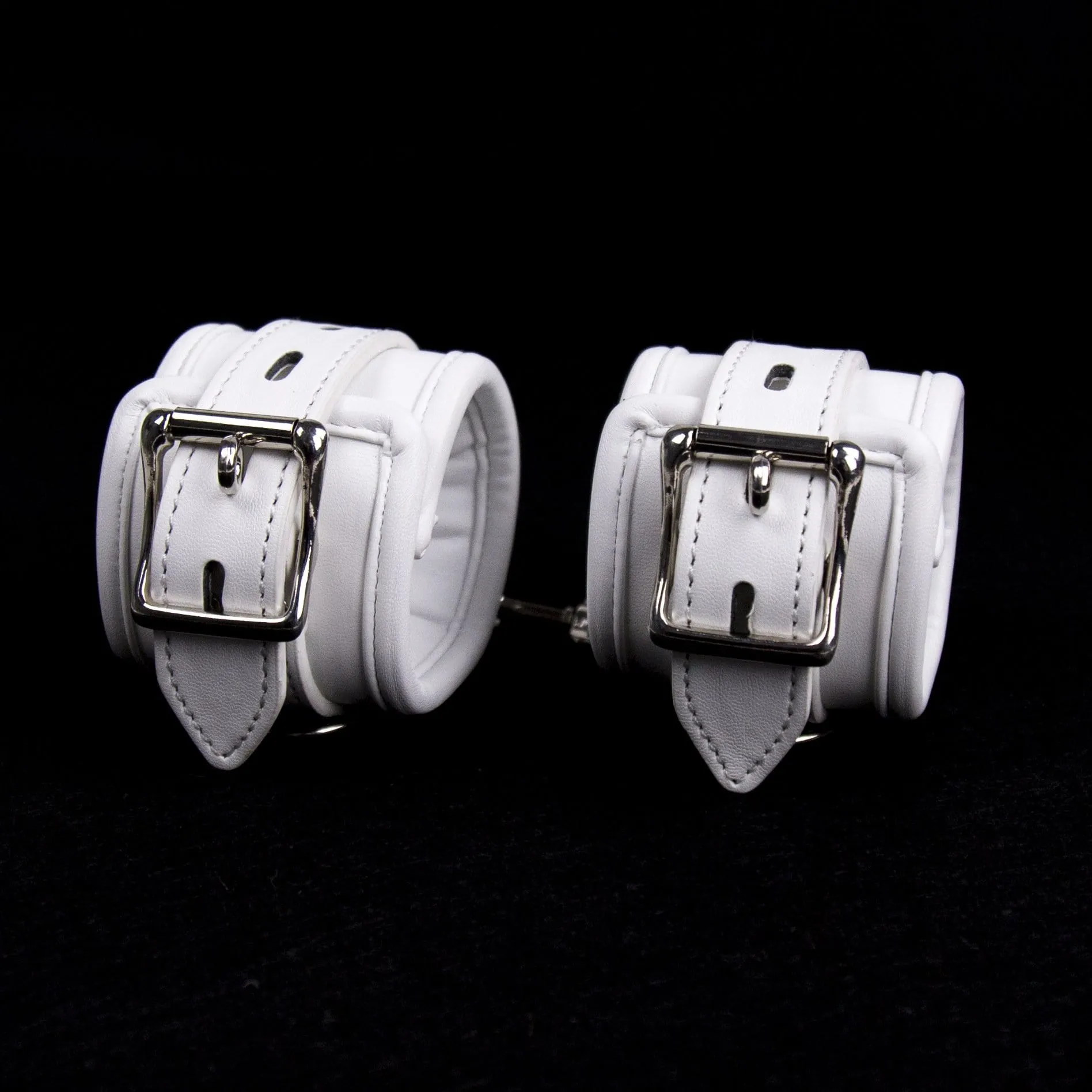 2468MQ      Padded Locking White Bondage Ankle Cuffs with Hardware Connection Chain
